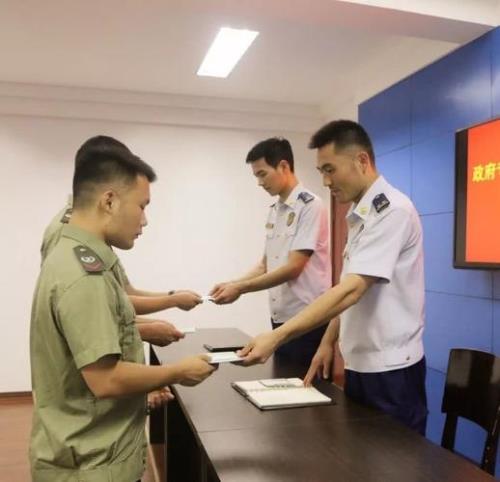 消防员驾驶员要什么证