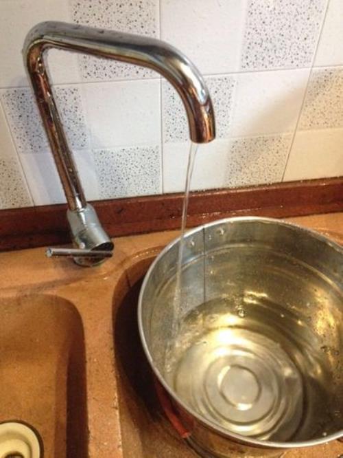 厨房下水管水流大就冒水怎么办