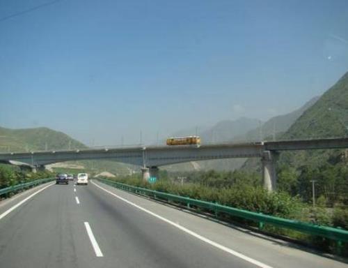 高速路上换高速路怎样收费