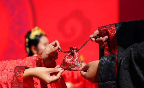 结发夫妻是什么意思