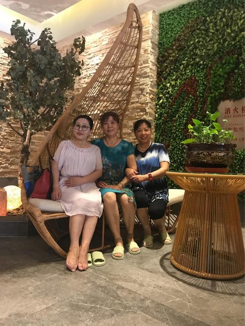 姐妹相聚桃花盛开文案