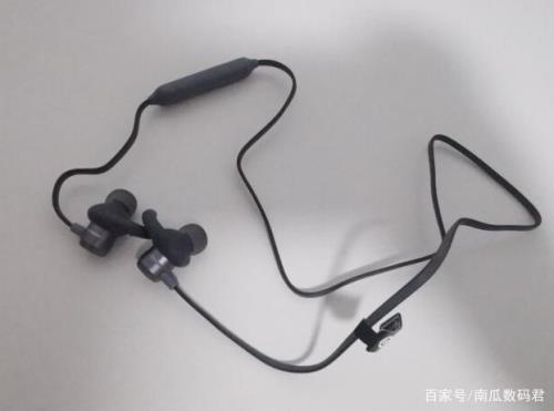 颈挂式蓝牙耳机一个不响