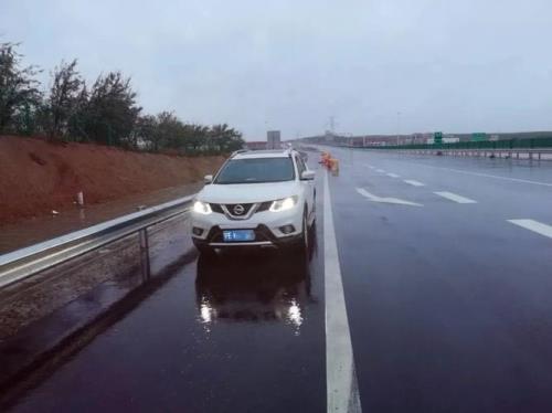 交通法下雨天可以查车吗
