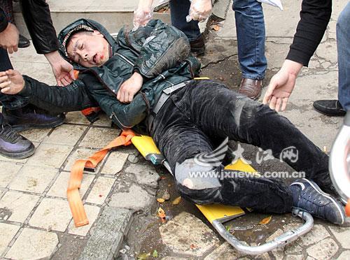 提刀砍肉抬头看人意味什么