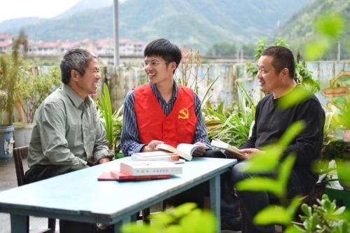 村主任助理有编制吗