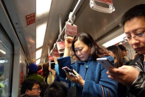 地铁可以刷两个人吗