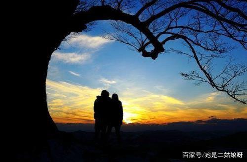 相隔千里心不离的意思