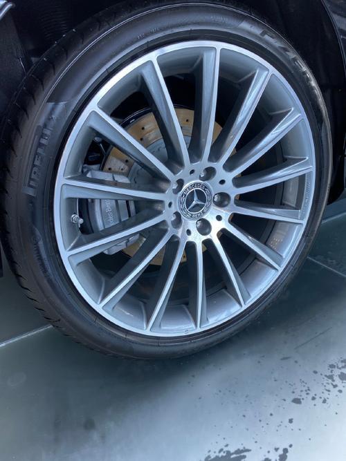 2020款奔驰s350后刹车片更换