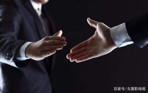 同事离职该谁请客