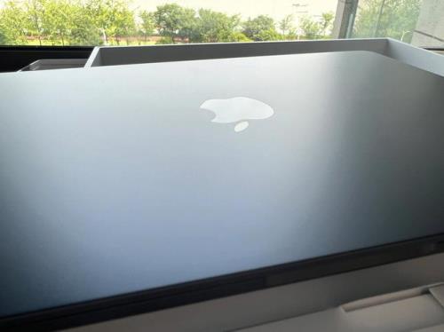 苹果macbookairm2看电影能坚持多久
