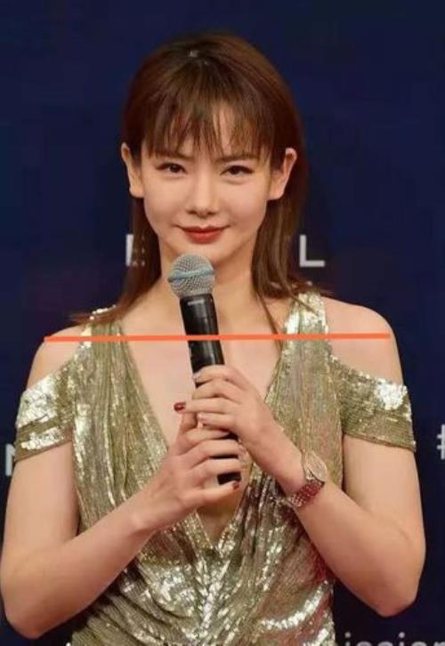 肩一高一低怎么搭配衣服