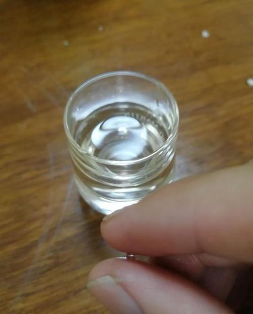 白酒入口怎么那么刺鼻啊