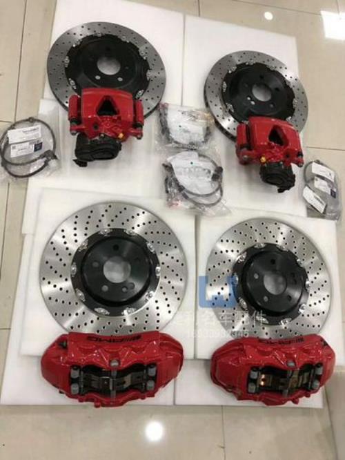 18款奔驰c200coupe更换后刹车片