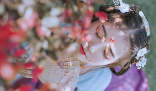 女子十七、十八岁为豆蔻年华吗