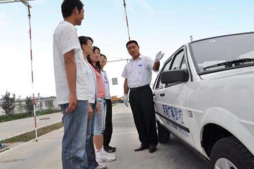 为什么教练把学员带到外地考试