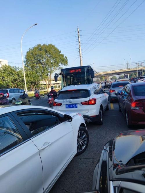 高速路口加塞是什么意思