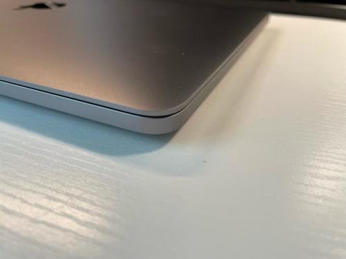 2021款macbookpro充电指示灯闪烁