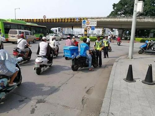 交警抓电车可以把电池拿走吗