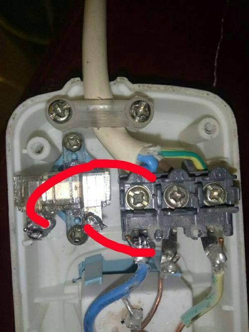 请问移动插座和线怎么连接