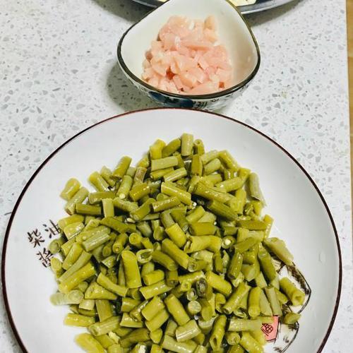 切好的酸豆角可以放多久