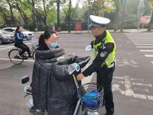 廊坊电动车戴头盔标准