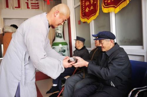 如何赞叹寺院师父辛苦