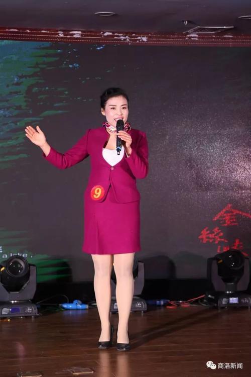 女导游一月收入多少