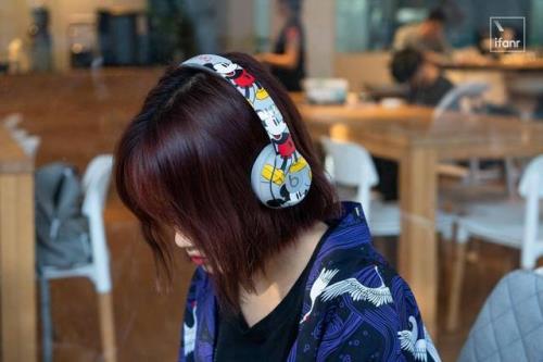 beatssolo3戴脖子听可以吗