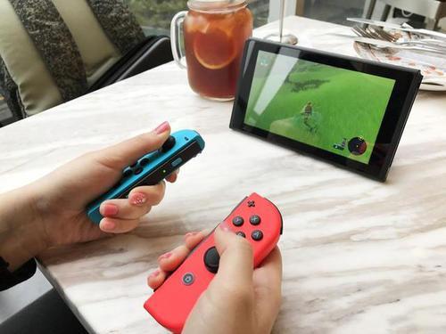switch摔了一下不开机了