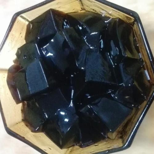 为什么凉粉有白色和黑色的呢