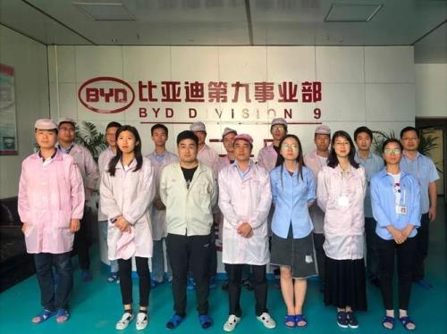 宝龙比亚迪厂内有理发店吗