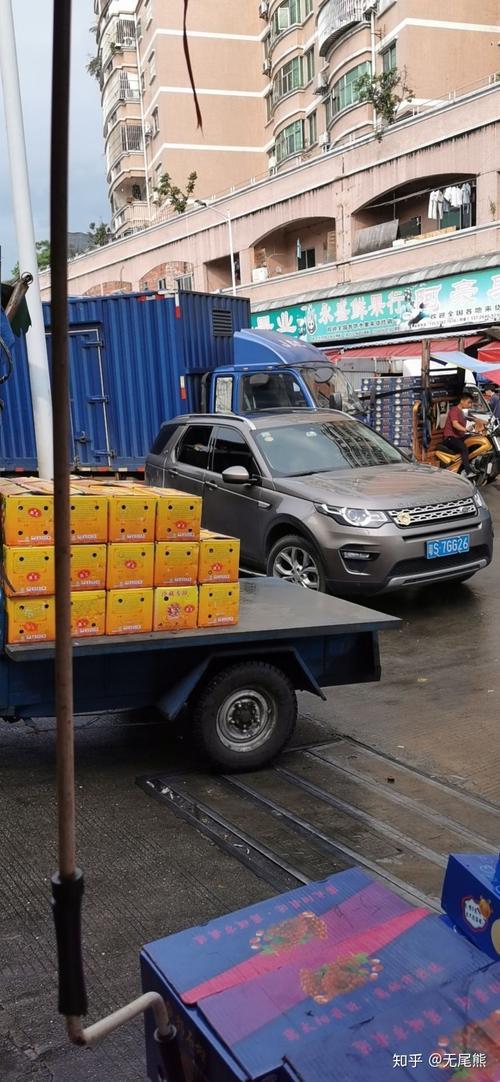 东莞最大的水果批发站在那里