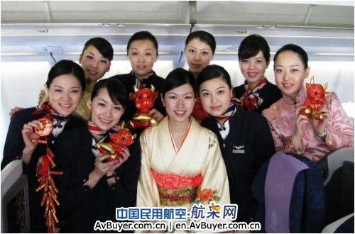 东航空客320空姐坐哪个位置