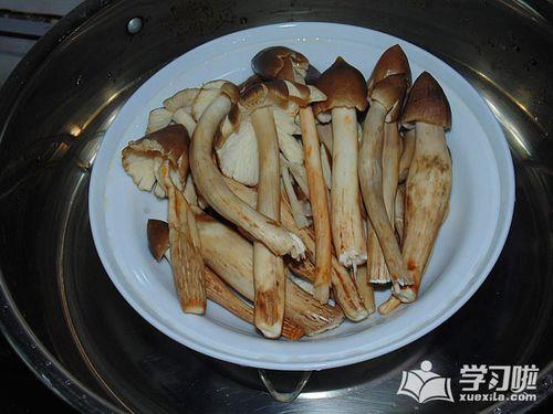 干荔枝菌炖瘦肉汤的做法
