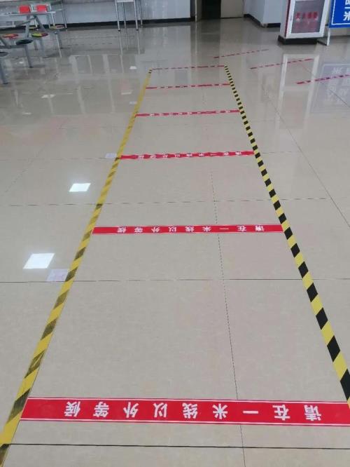 商店门口怎么设置一米线
