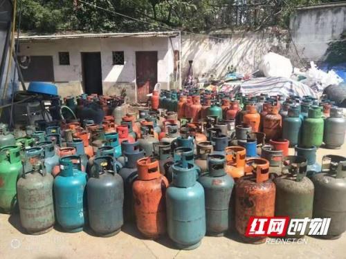 请问一满瓶液化气能放多久