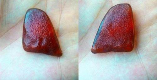 蜜蜡里有红色算不算瑕疵