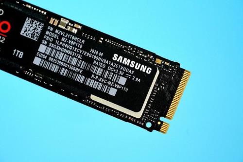 三星980固态硬盘500g有硅脂垫吗