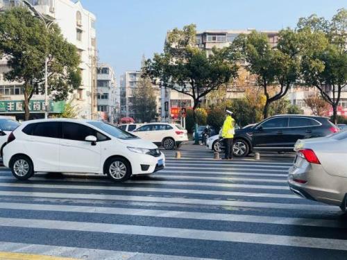 等红灯上车会被拍照吗