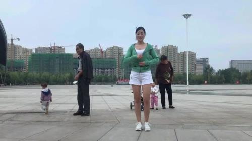 青青世界广场舞女主角是谁
