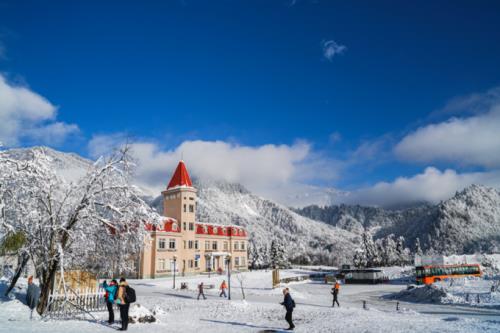西岭雪山游玩需要多久