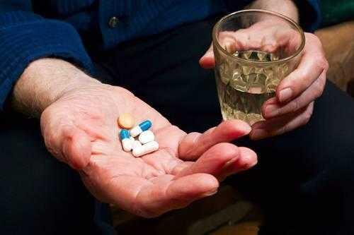干燥剂掉到酒里酒还能喝吗