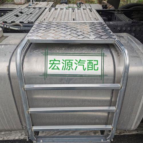汕德卡电瓶保护架怎样拿下来