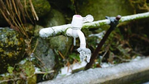 胶水冻住了怎么解冻