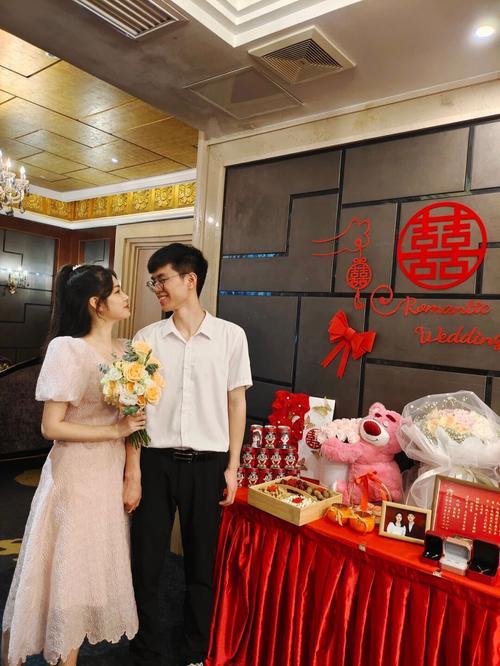 订婚都谁参加啊