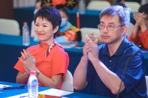 边线talk主持人