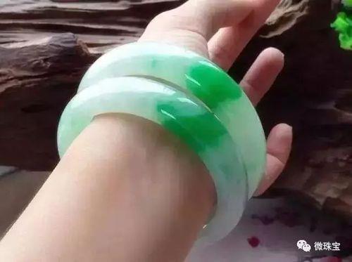 两只手镯同时单手戴好吗
