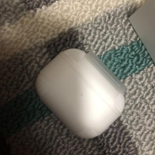 airpodspro充电盒绿灯常亮