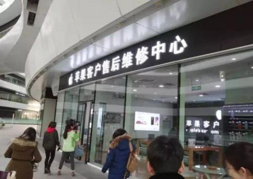 苹果授权店捆绑的ac能退吗