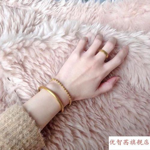 金手镯和什么搭在一起戴好看